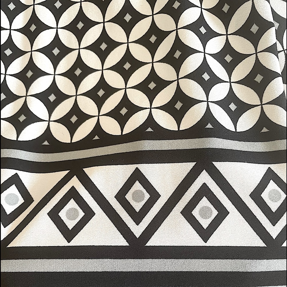 Very Comfortable, Lightweight Polyester/Spandex D… - image 3